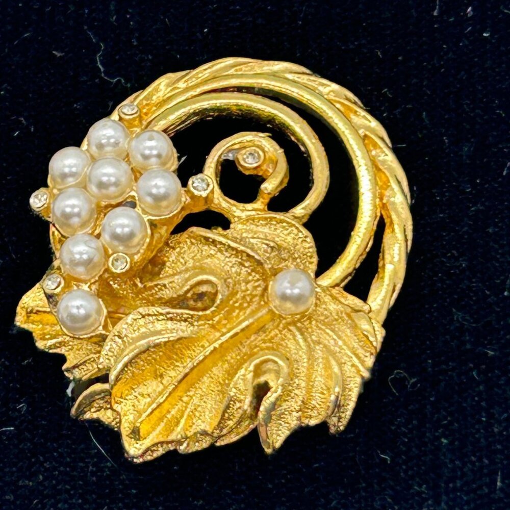 Jeweline Originals Brooch Earring Set Gold Tone Faux Pearl Grapes Leaf MCM Box - Picture 8 of 16